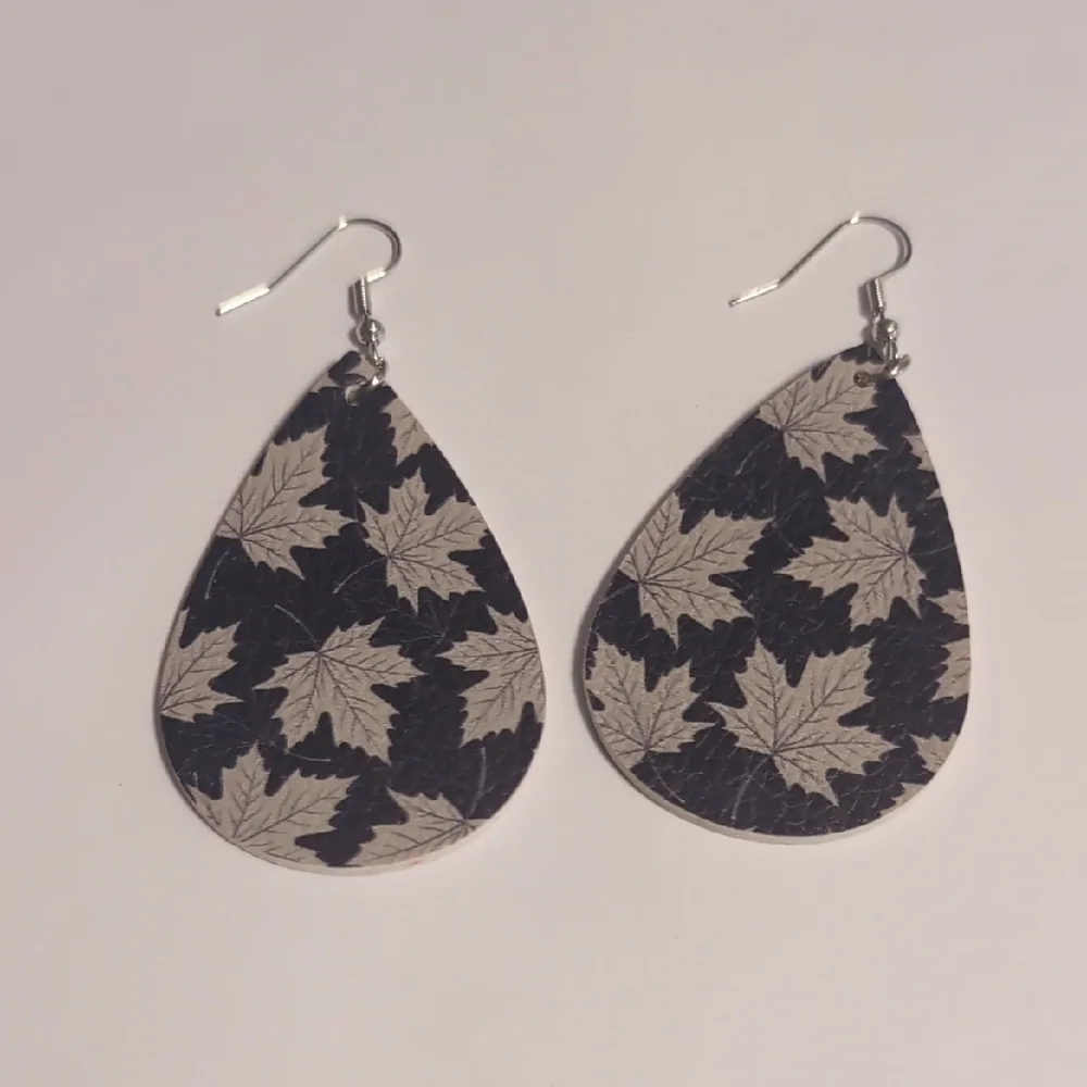Elegant Black and White‎ Leaf Earrings